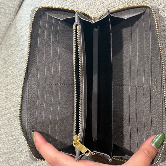 Yves Saint Laurent Gray Gold Wallet Sophisticated Design - Picture 9 of 16